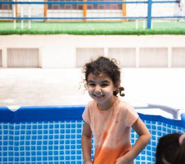 آب بازی کودکان در تابستان