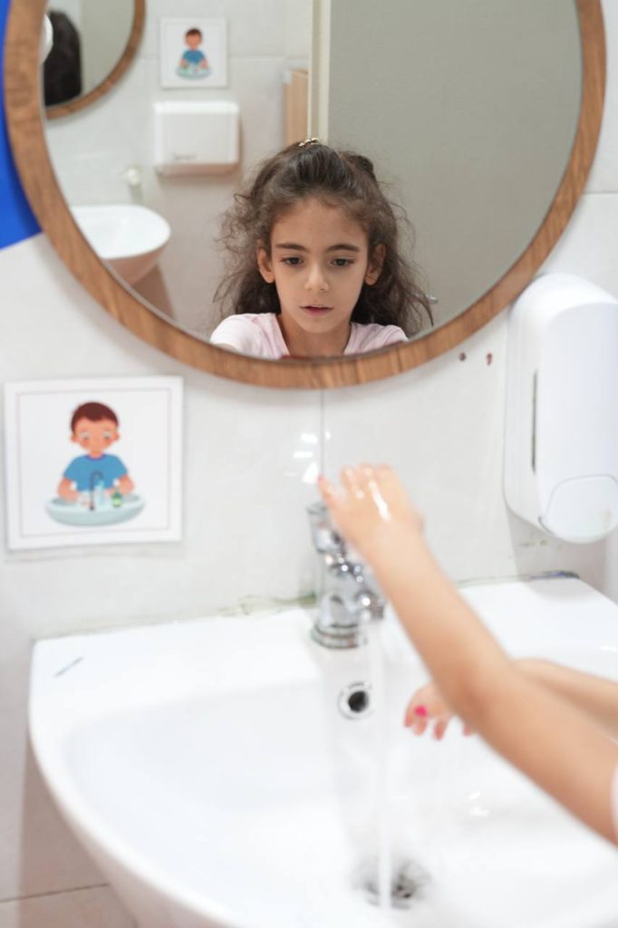 آموزش بهداشت و نظافت برای کودکان زیر ۶ سال