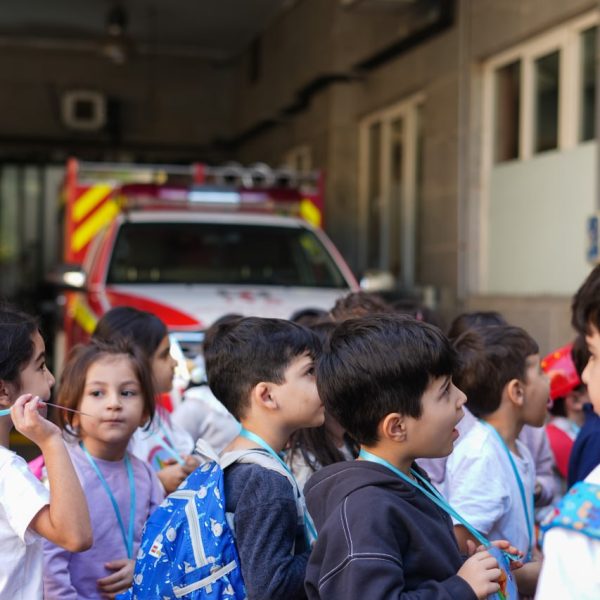 بازدید کودکان از ایستگاه آتش نشانی با مهدکودک ماتیار سلاله
