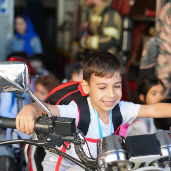 بازدید کودکان از ایستگاه آتش نشانی